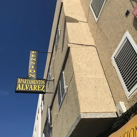 Alvarez 招待所 2*
