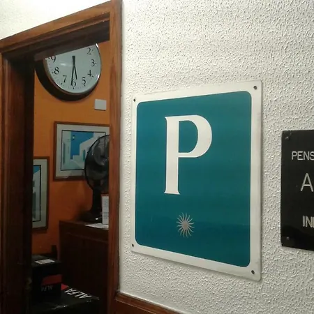 Pensión Alvarez 2*