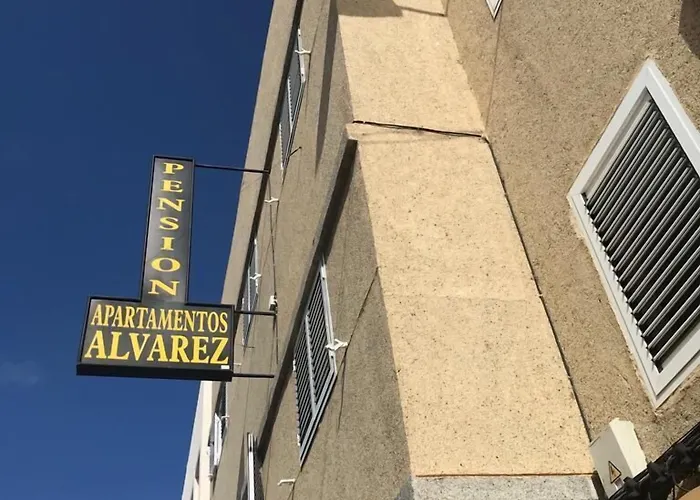 Alvarez בית הארחה 2*